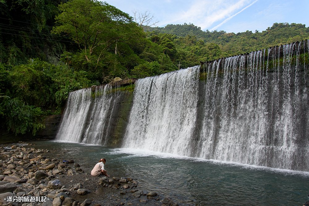新竹北埔景點》北埔冷泉 泡腳踩水玩冷泉 欣賞水簾大瀑布 新竹夏季消暑勝地 - 滿分的旅遊札記