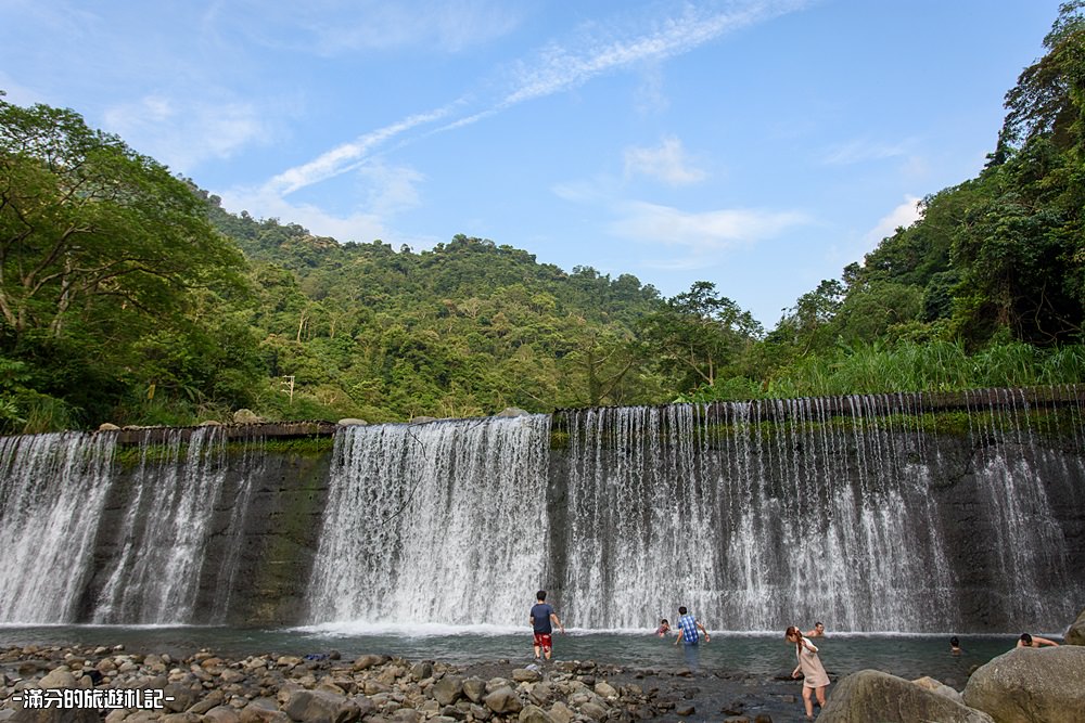 新竹北埔景點》北埔冷泉 泡腳踩水玩冷泉 欣賞水簾大瀑布 新竹夏季消暑勝地 - 滿分的旅遊札記