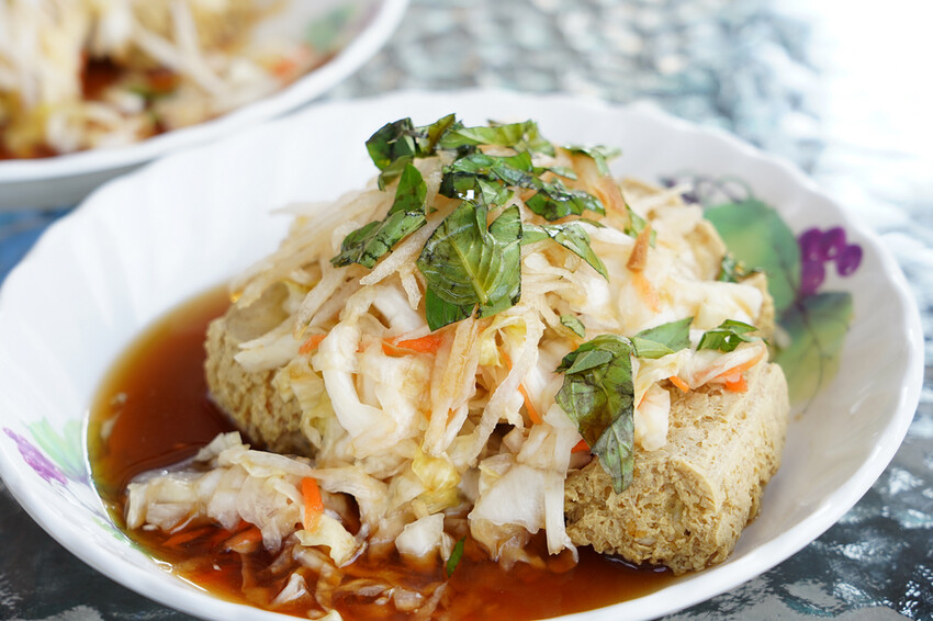 宜蘭美食推薦》龍潭湖花蓮玉里臭豆腐~正宗花蓮玉里臭豆腐宜蘭分店！特色泡菜＋蘿蔔絲＋九層塔風味絕佳