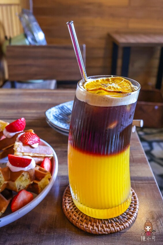 新北市三重區【三重咖啡館】李好咖啡,草莓鬆餅、焦糖布丁好吃推薦