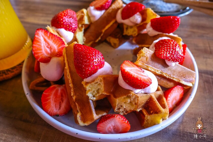 新北市三重區【三重咖啡館】李好咖啡,草莓鬆餅、焦糖布丁好吃推薦