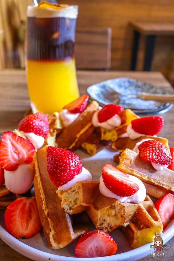 新北市三重區【三重咖啡館】李好咖啡,草莓鬆餅、焦糖布丁好吃推薦