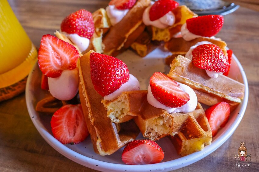 新北市三重區【三重咖啡館】李好咖啡,草莓鬆餅、焦糖布丁好吃推薦