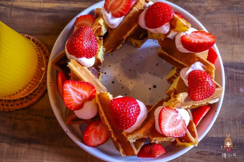 新北市三重區【三重咖啡館】李好咖啡,草莓鬆餅、焦糖布丁好吃推薦