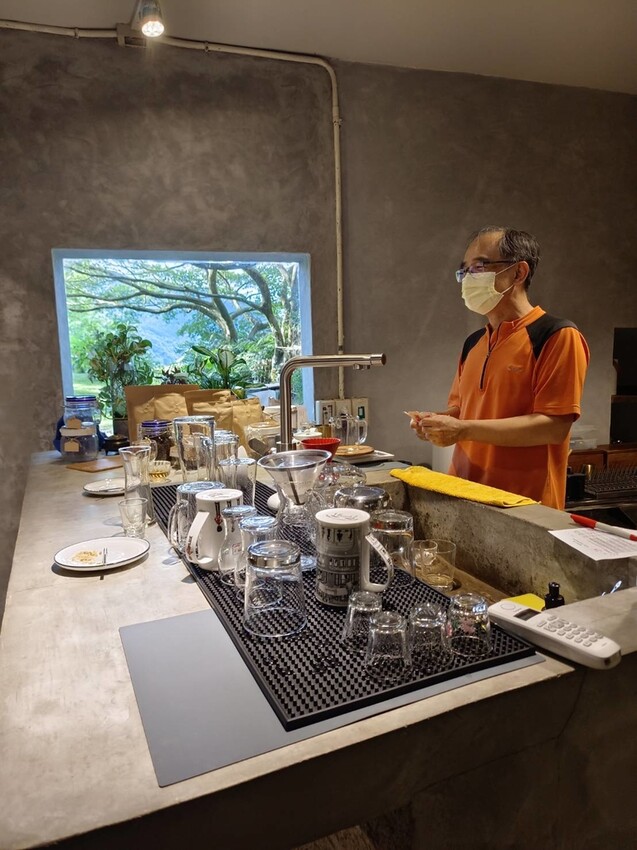 【台北.金山】微微山房森林系咖啡廳。寵物超級友善。14人即可包場獨享陽光午後的美好古宅