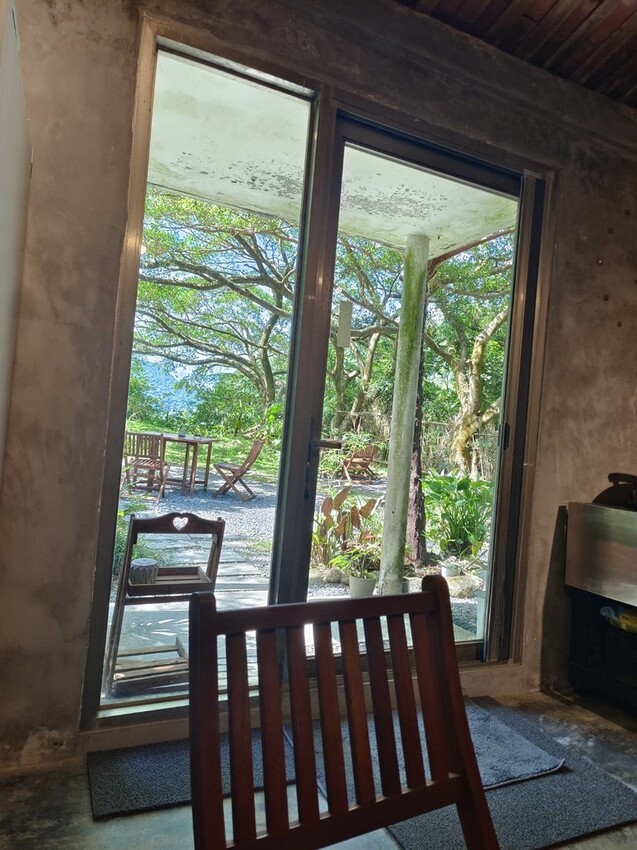 【台北.金山】微微山房森林系咖啡廳。寵物超級友善。14人即可包場獨享陽光午後的美好古宅