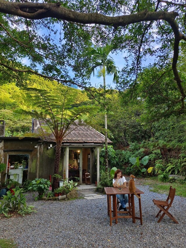 【台北.金山】微微山房森林系咖啡廳。寵物超級友善。14人即可包場獨享陽光午後的美好古宅