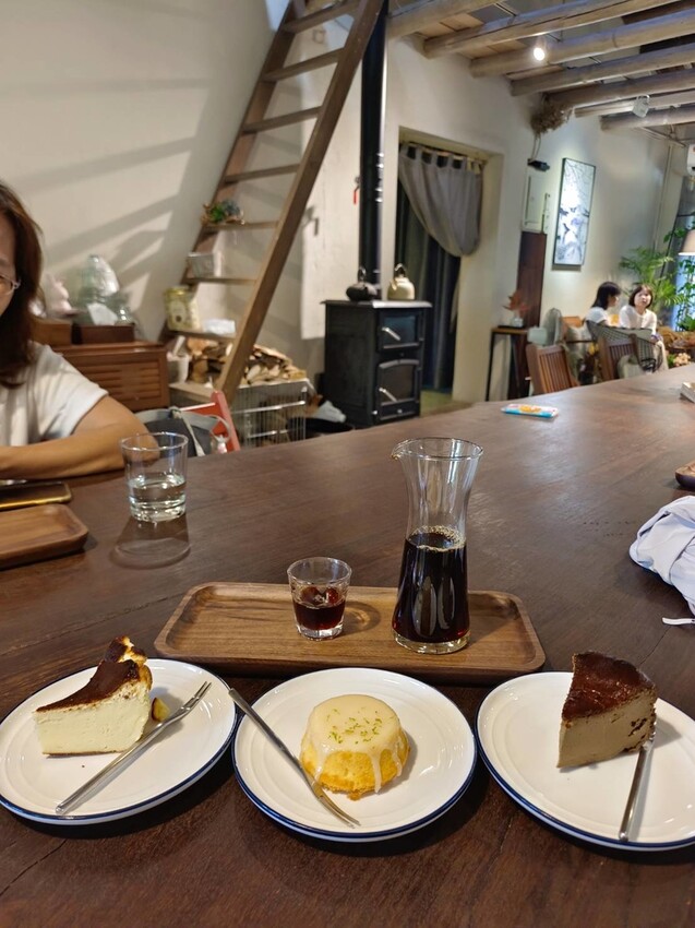 【台北.金山】微微山房森林系咖啡廳。寵物超級友善。14人即可包場獨享陽光午後的美好古宅