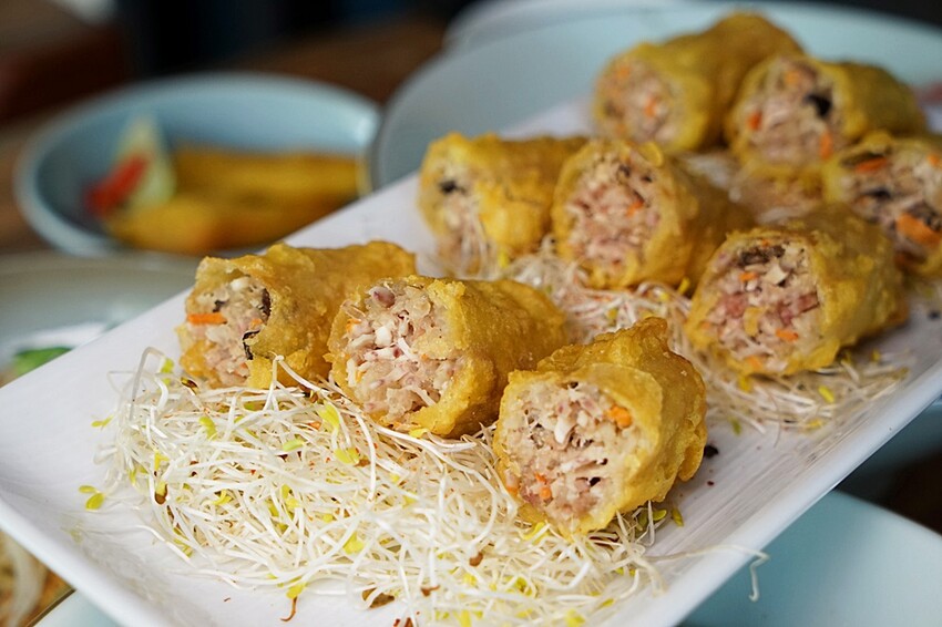 隱藏在透天厝裡的低調越式餐廳，享受道地美味的越南料理，只有巷子內才知道的美味！