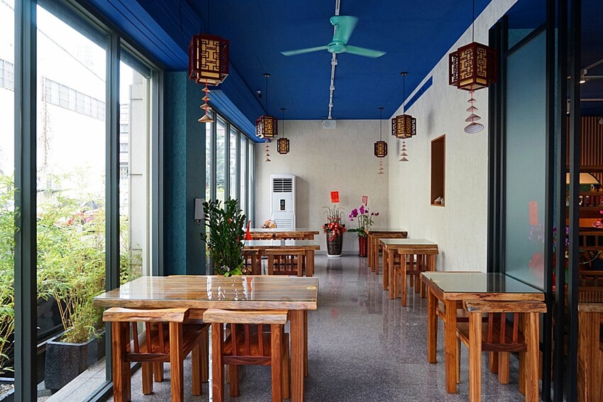 隱藏在透天厝裡的低調越式餐廳，享受道地美味的越南料理，只有巷子內才知道的美味！