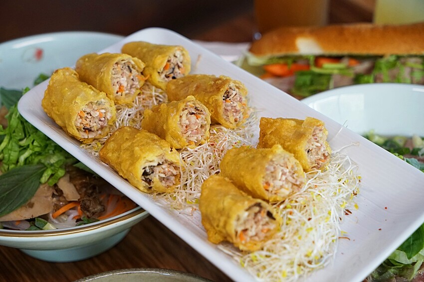 隱藏在透天厝裡的低調越式餐廳，享受道地美味的越南料理，只有巷子內才知道的美味！