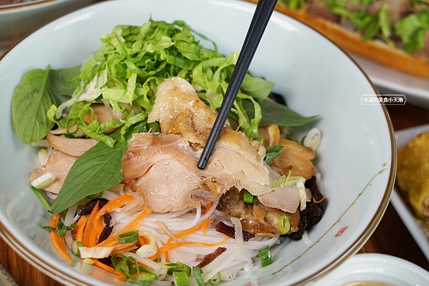 隱藏在透天厝裡的低調越式餐廳，享受道地美味的越南料理，只有巷子內才知道的美味！