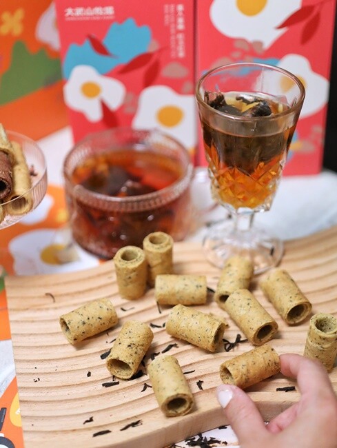 【宅配食記】來自五星級『大武山牧場』AA級履歷雞蛋的蛋入蛋捲,蛋香濃郁超涮嘴,三種口味一次滿足,回購率100%,中秋蛋捲禮盒限量搶購。