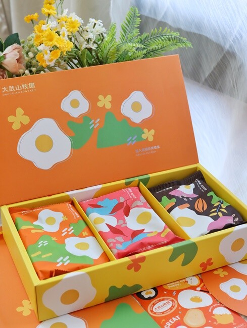 【宅配食記】來自五星級『大武山牧場』AA級履歷雞蛋的蛋入蛋捲,蛋香濃郁超涮嘴,三種口味一次滿足,回購率100%,中秋蛋捲禮盒限量搶購。