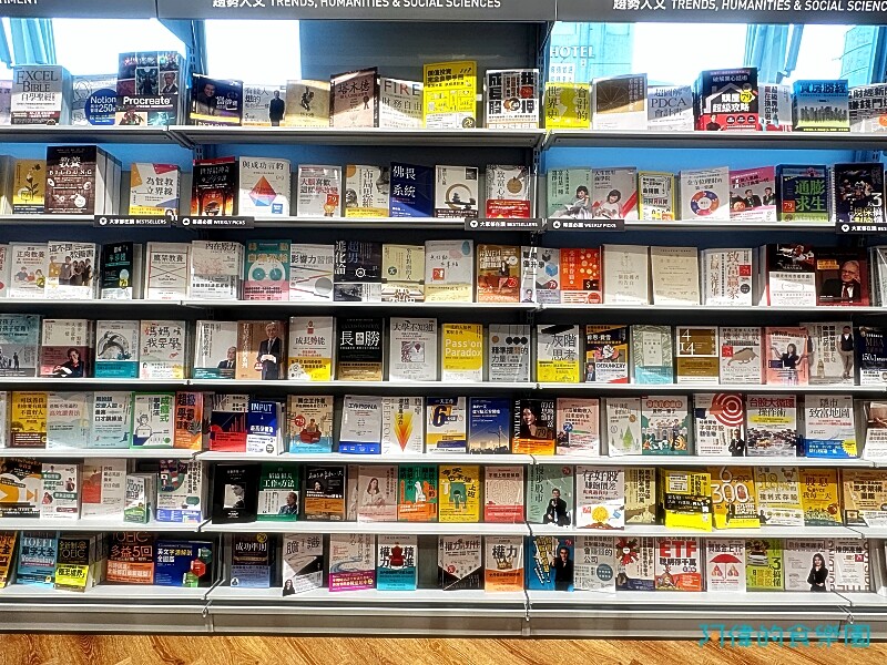 【板橋美食】誠品生活時光板橋三民店-精緻小巧的文青商場，吃的用的還有書局、咖啡廳