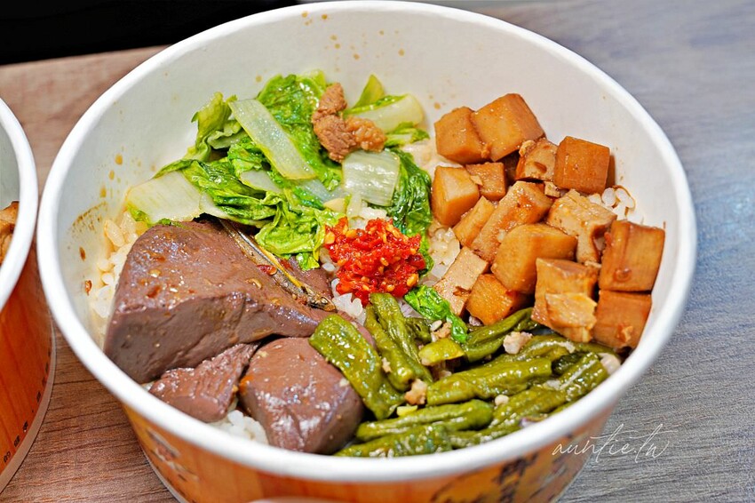 【台北】中山區｜楊林開運豬腳，軟Q豬腳豬蹄飯，配菜超下飯，吉林路便當店
