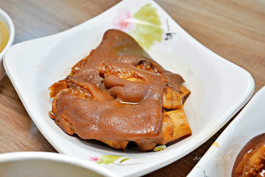 【台北】中山區｜楊林開運豬腳，軟Q豬腳豬蹄飯，配菜超下飯，吉林路便當店