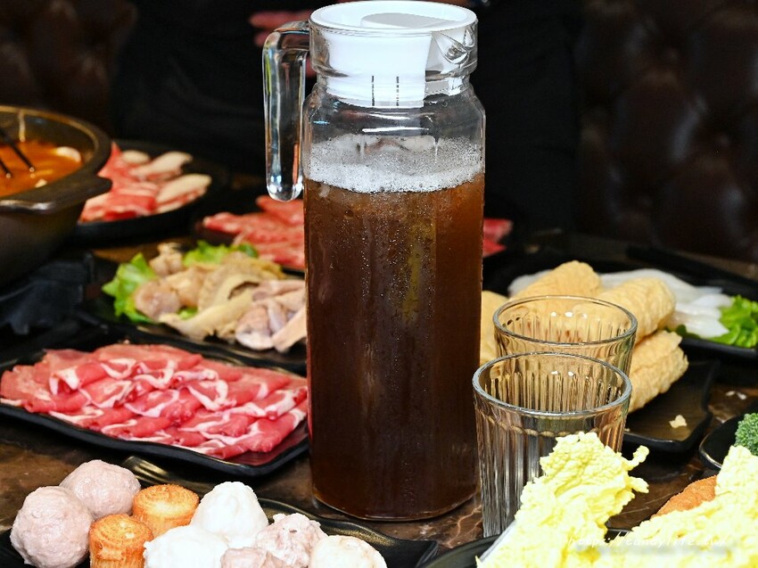 椒饗麻辣鍋|台中最低調麻辣鍋,師承台北齊味麻辣鍋,會噴汁的鴨血,口感Q嫩好吃,豆腐也超讚~