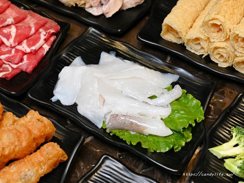 椒饗麻辣鍋|台中最低調麻辣鍋,師承台北齊味麻辣鍋,會噴汁的鴨血,口感Q嫩好吃,豆腐也超讚~