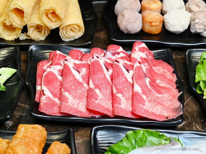 椒饗麻辣鍋|台中最低調麻辣鍋,師承台北齊味麻辣鍋,會噴汁的鴨血,口感Q嫩好吃,豆腐也超讚~