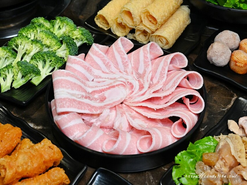 椒饗麻辣鍋|台中最低調麻辣鍋,師承台北齊味麻辣鍋,會噴汁的鴨血,口感Q嫩好吃,豆腐也超讚~