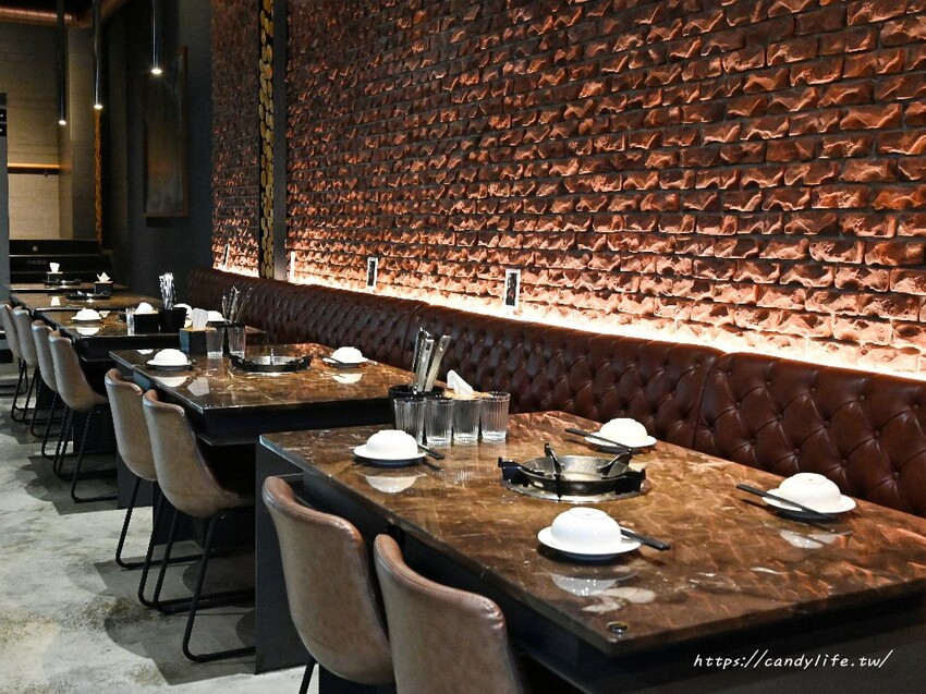 椒饗麻辣鍋|台中最低調麻辣鍋,師承台北齊味麻辣鍋,會噴汁的鴨血,口感Q嫩好吃,豆腐也超讚~