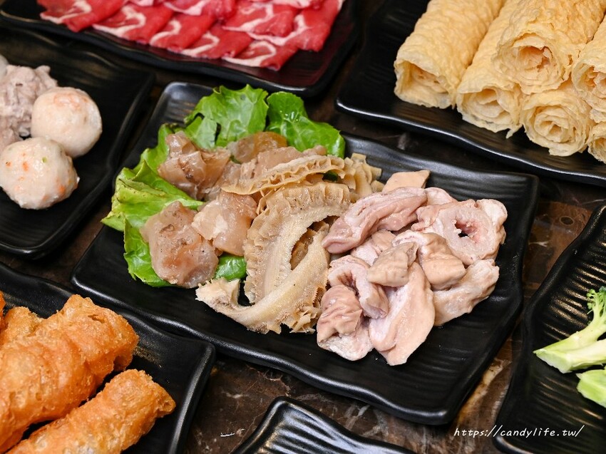 椒饗麻辣鍋|台中最低調麻辣鍋,師承台北齊味麻辣鍋,會噴汁的鴨血,口感Q嫩好吃,豆腐也超讚~