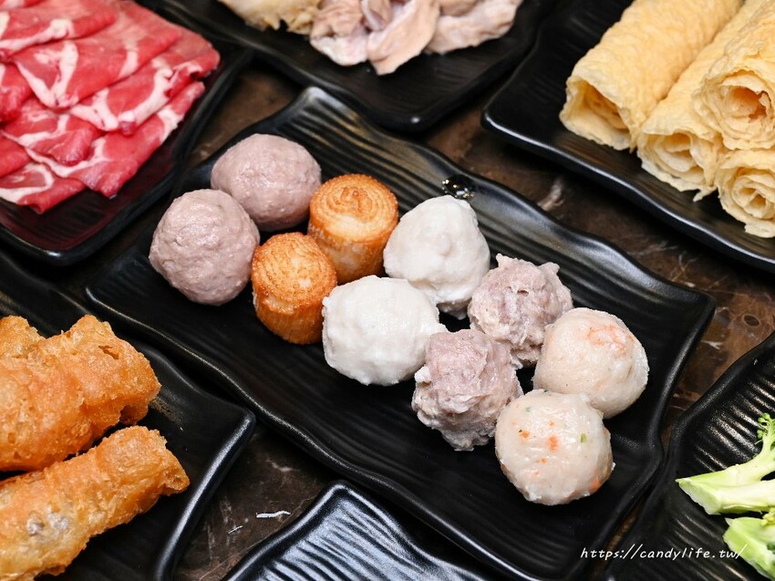 椒饗麻辣鍋|台中最低調麻辣鍋,師承台北齊味麻辣鍋,會噴汁的鴨血,口感Q嫩好吃,豆腐也超讚~