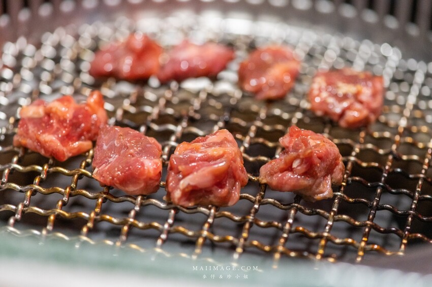 台北美食｜豆町村燒肉～激安齊下全新燒肉品牌。浮誇系豆町疊疊樂沒預約吃不到，中秋燒肉推薦來這裡，捷運國