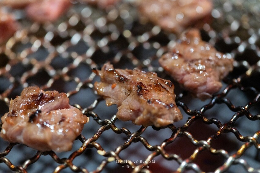 台北美食｜豆町村燒肉～激安齊下全新燒肉品牌。浮誇系豆町疊疊樂沒預約吃不到，中秋燒肉推薦來這裡，捷運國