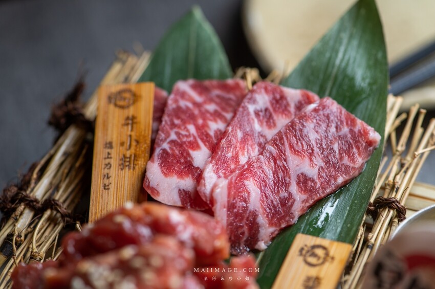 台北美食｜豆町村燒肉～激安齊下全新燒肉品牌。浮誇系豆町疊疊樂沒預約吃不到，中秋燒肉推薦來這裡，捷運國