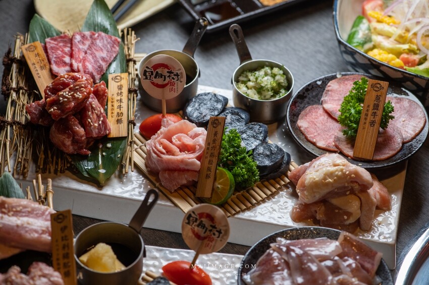 台北美食｜豆町村燒肉～激安齊下全新燒肉品牌。浮誇系豆町疊疊樂沒預約吃不到，中秋燒肉推薦來這裡，捷運國