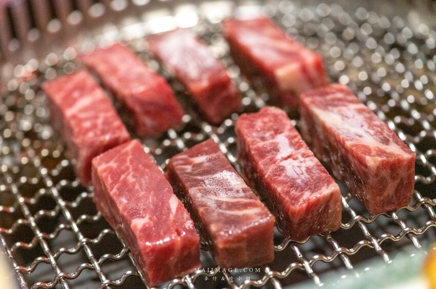 台北美食｜豆町村燒肉～激安齊下全新燒肉品牌。浮誇系豆町疊疊樂沒預約吃不到，中秋燒肉推薦來這裡，捷運國