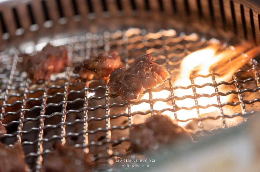 台北美食｜豆町村燒肉～激安齊下全新燒肉品牌。浮誇系豆町疊疊樂沒預約吃不到，中秋燒肉推薦來這裡，捷運國