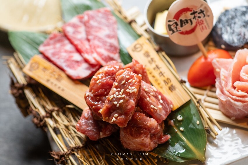 台北美食｜豆町村燒肉～激安齊下全新燒肉品牌。浮誇系豆町疊疊樂沒預約吃不到，中秋燒肉推薦來這裡，捷運國