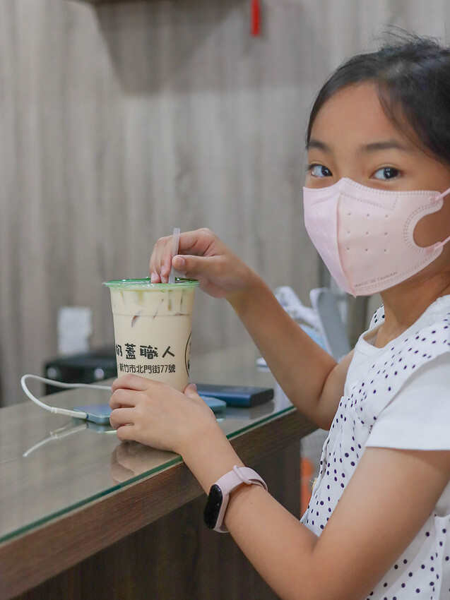 白鬍子奶蓋職人 | 北門街上的新竹奶蓋品牌，用勺子來堆奶蓋，居然還有$30元的醇茶茶飲！
