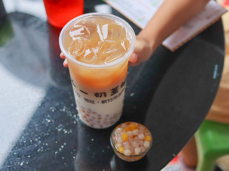 白鬍子奶蓋職人 | 北門街上的新竹奶蓋品牌，用勺子來堆奶蓋，居然還有$30元的醇茶茶飲！