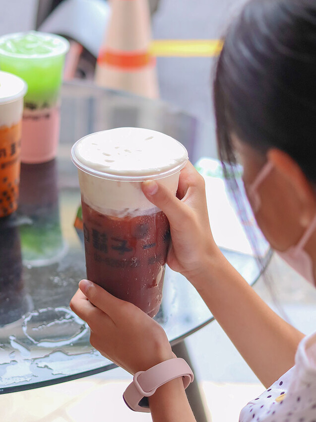 白鬍子奶蓋職人 | 北門街上的新竹奶蓋品牌，用勺子來堆奶蓋，居然還有$30元的醇茶茶飲！