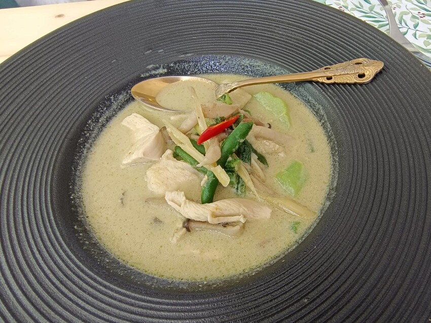 【宜蘭.頭城】拾光旅人泰式餐廳。寵物友善餐廳。泰菜好吃服務貼心的網美店