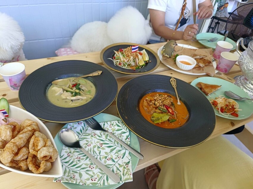 【宜蘭.頭城】拾光旅人泰式餐廳。寵物友善餐廳。泰菜好吃服務貼心的網美店