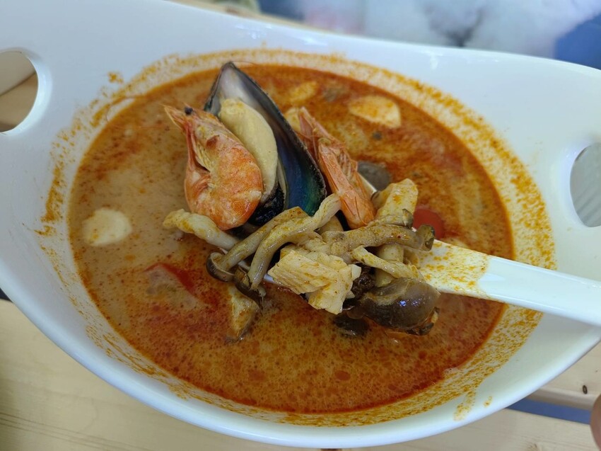 【宜蘭.頭城】拾光旅人泰式餐廳。寵物友善餐廳。泰菜好吃服務貼心的網美店