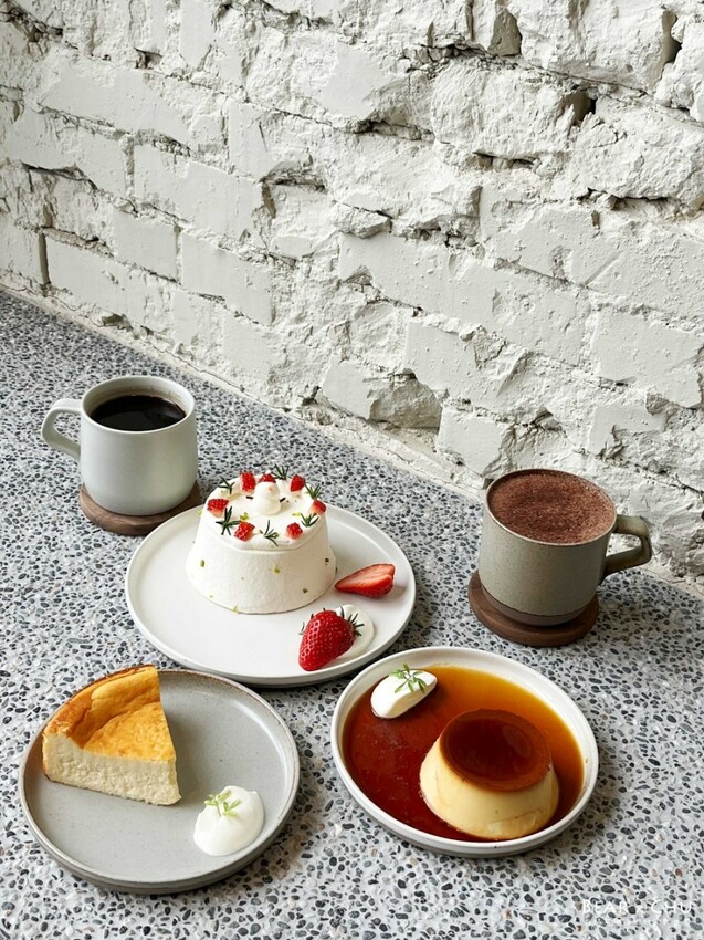 新莊輔大咖啡廳推薦│QUEEN SHOP Life Store・台灣原創服飾品牌的咖啡、花藝、烘焙複合式門市