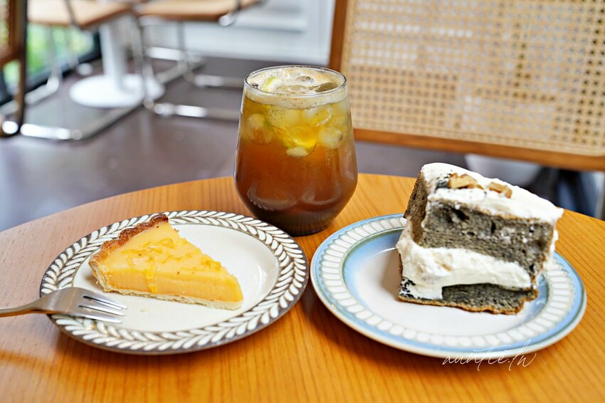 【新竹】竹北｜Tonari Cafe 隔壁咖啡，自然系貨櫃咖啡廳，寵物友善咖啡廳