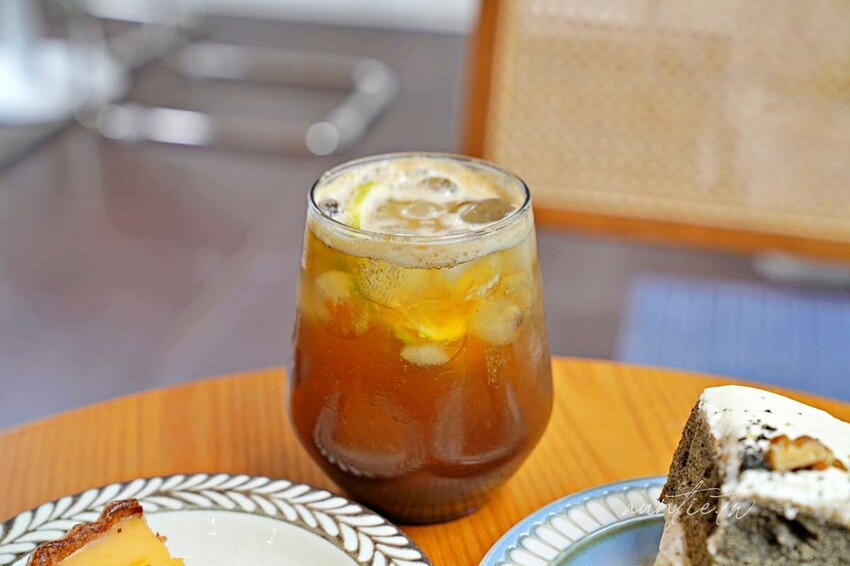 【新竹】竹北｜Tonari Cafe 隔壁咖啡，自然系貨櫃咖啡廳，寵物友善咖啡廳