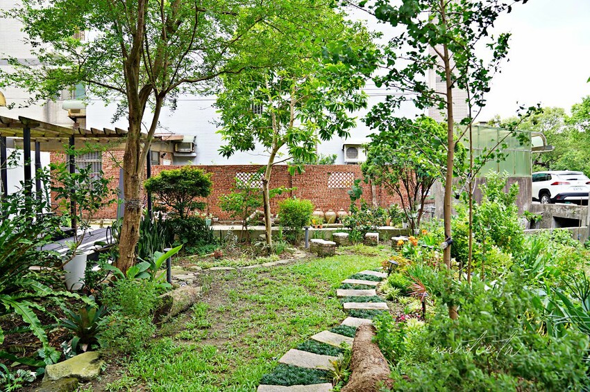 【新竹】竹北｜Tonari Cafe 隔壁咖啡，自然系貨櫃咖啡廳，寵物友善咖啡廳