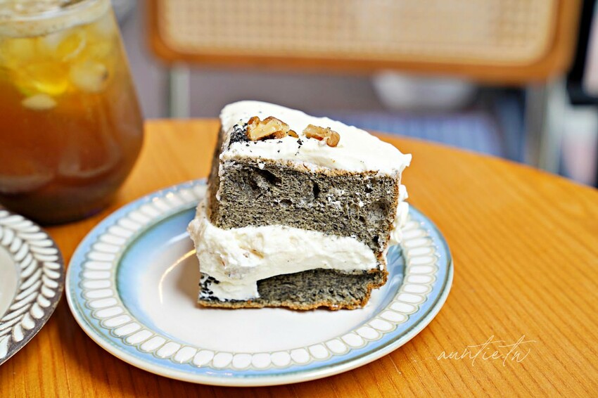 【新竹】竹北｜Tonari Cafe 隔壁咖啡，自然系貨櫃咖啡廳，寵物友善咖啡廳