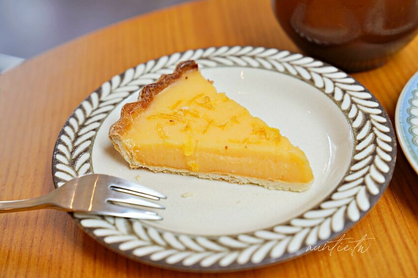 【新竹】竹北｜Tonari Cafe 隔壁咖啡，自然系貨櫃咖啡廳，寵物友善咖啡廳