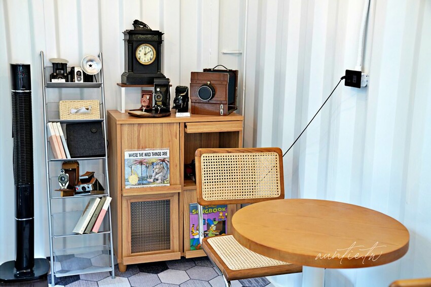 【新竹】竹北｜Tonari Cafe 隔壁咖啡，自然系貨櫃咖啡廳，寵物友善咖啡廳