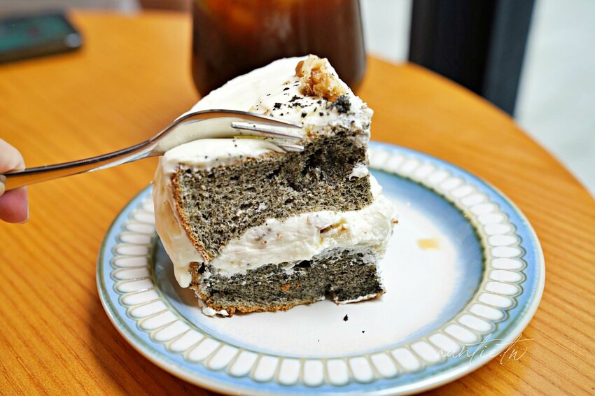 【新竹】竹北｜Tonari Cafe 隔壁咖啡，自然系貨櫃咖啡廳，寵物友善咖啡廳