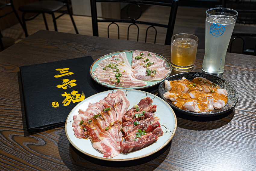 隱藏於在地生活圈內的精緻單點燒肉店,日式職人精神般手工精修去筋去油留下美味,精緻有用心的日式燒肉小店推薦